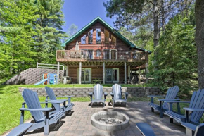 Lakefront Hazelhurst Cabin Dock and Pool Table